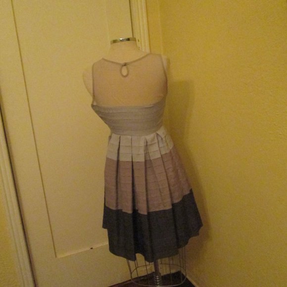 Gorgeous Classy Ryu Dressy Or Nice Casual Dress Pleated and Layers - Picture 3 of 6